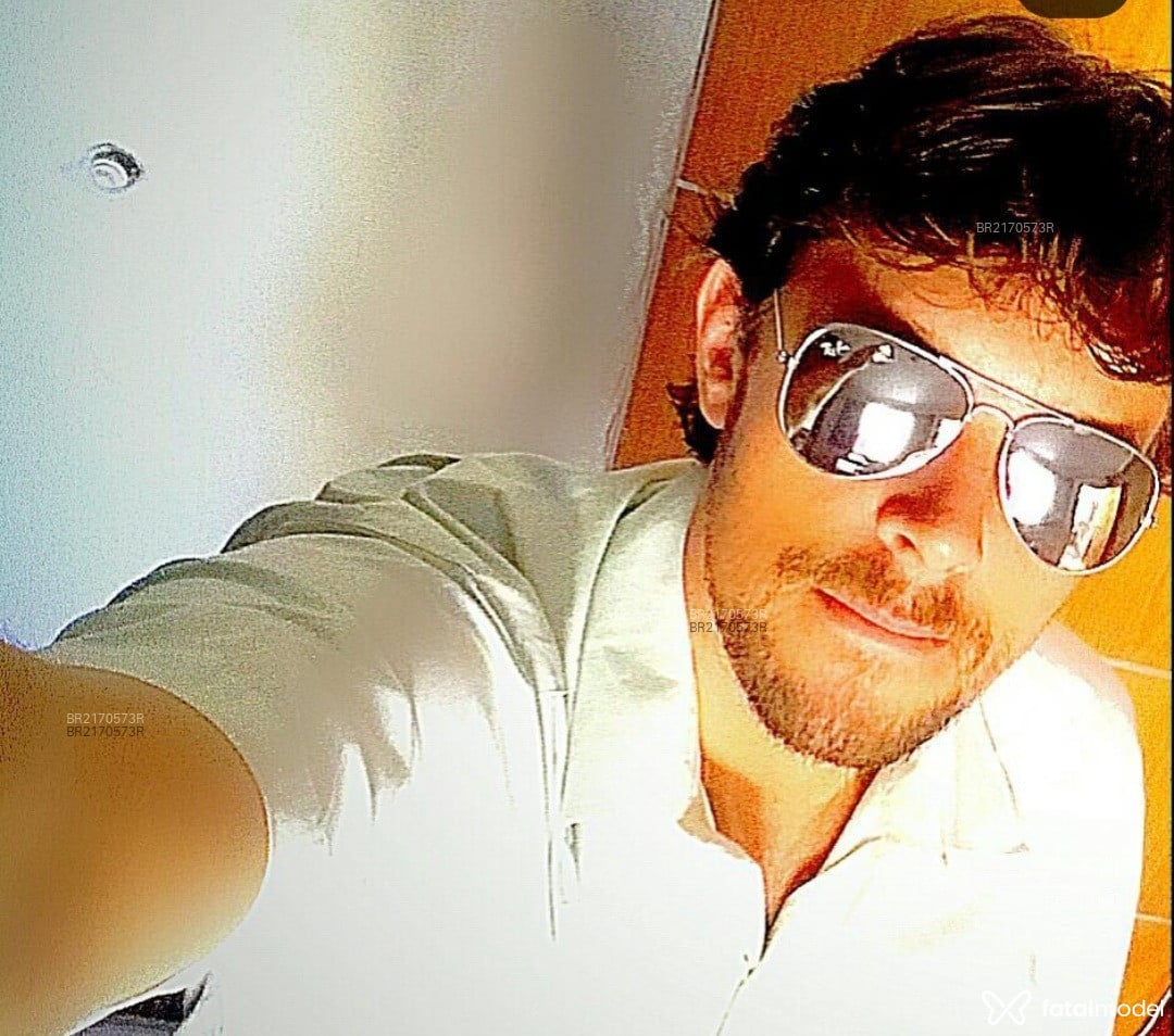 Acompanhante homem com cabelo castanho de olhos verdes em Campinas Acompanhante homem com cabelo castanho de olhos verdes em Campinas - César