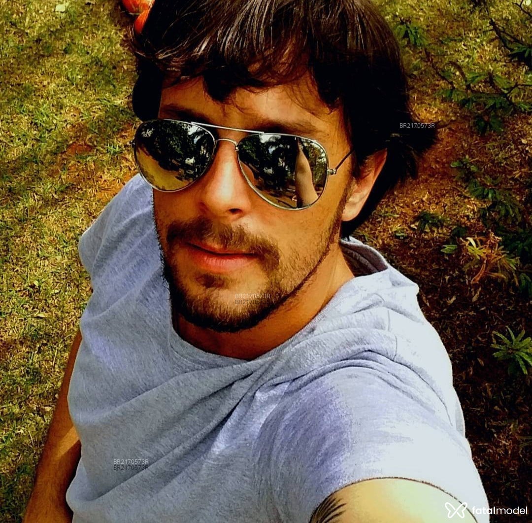 Acompanhante homem com cabelo castanho de olhos verdes em Campinas Acompanhante homem com cabelo castanho de olhos verdes em Campinas - César