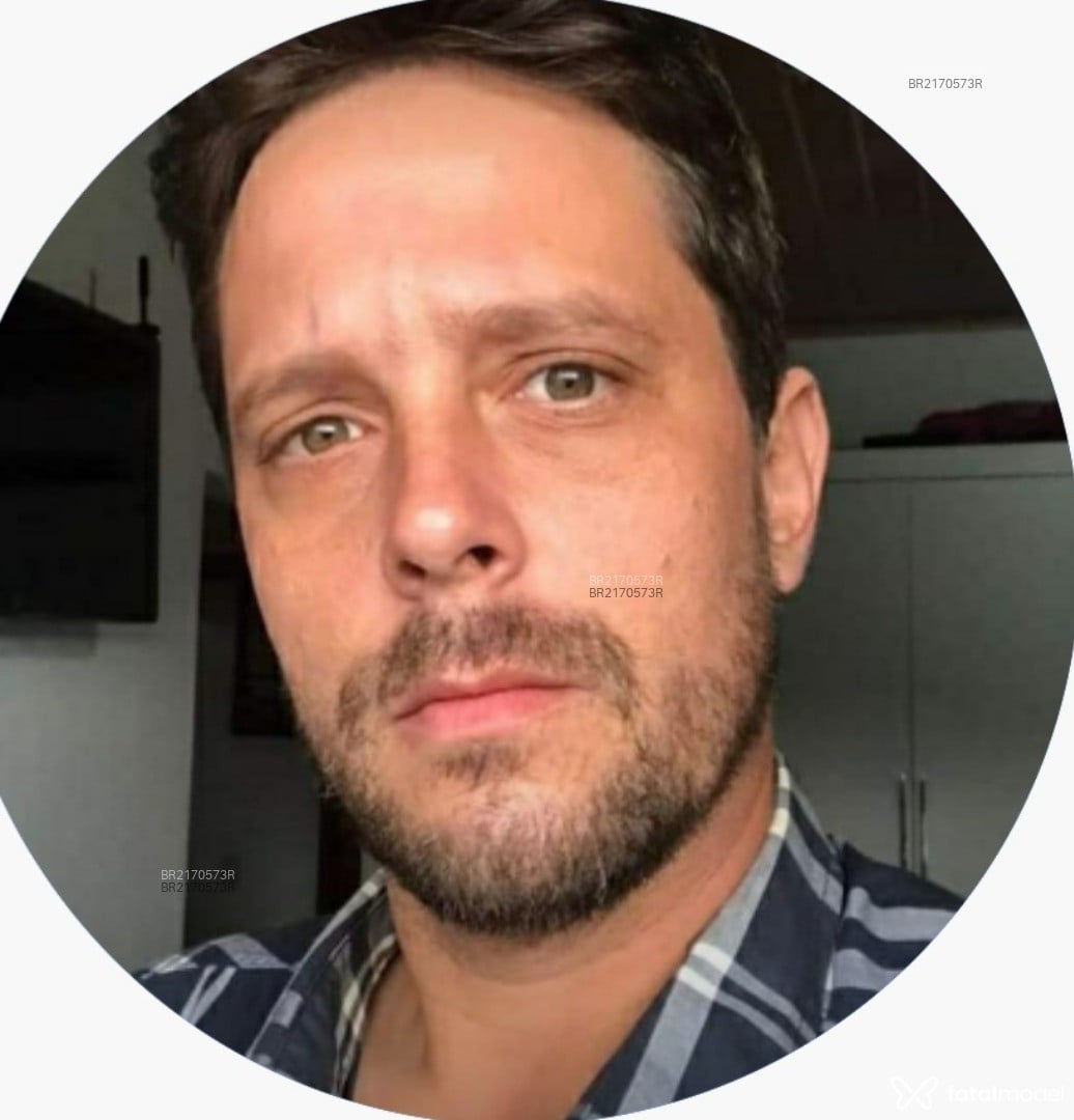 Acompanhante homem com cabelo castanho de olhos verdes em Campinas Acompanhante homem com cabelo castanho de olhos verdes em Campinas - César
