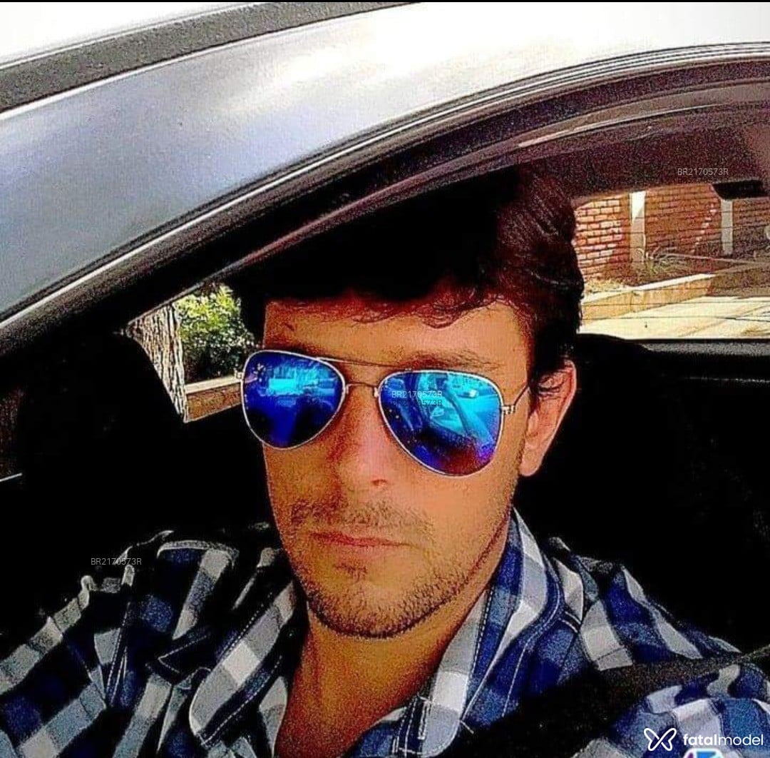 Acompanhante homem com cabelo castanho de olhos verdes em Campinas Acompanhante homem com cabelo castanho de olhos verdes em Campinas - César