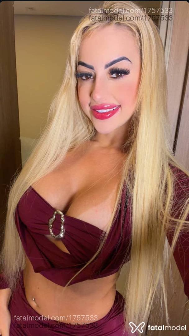 Acompanhante mulher loira (o) de olhos castanhos - Loiraaaa