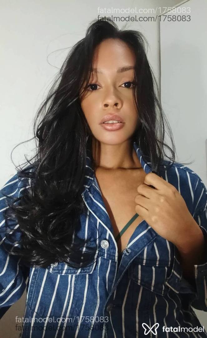 Acompanhante mulher com cabelo castanho de olhos castanhos em Recife - Raíra Berillo