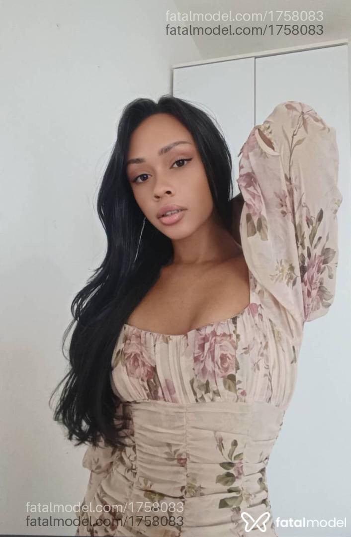 Acompanhante mulher com cabelo castanho de olhos castanhos em Recife - Raíra Berillo