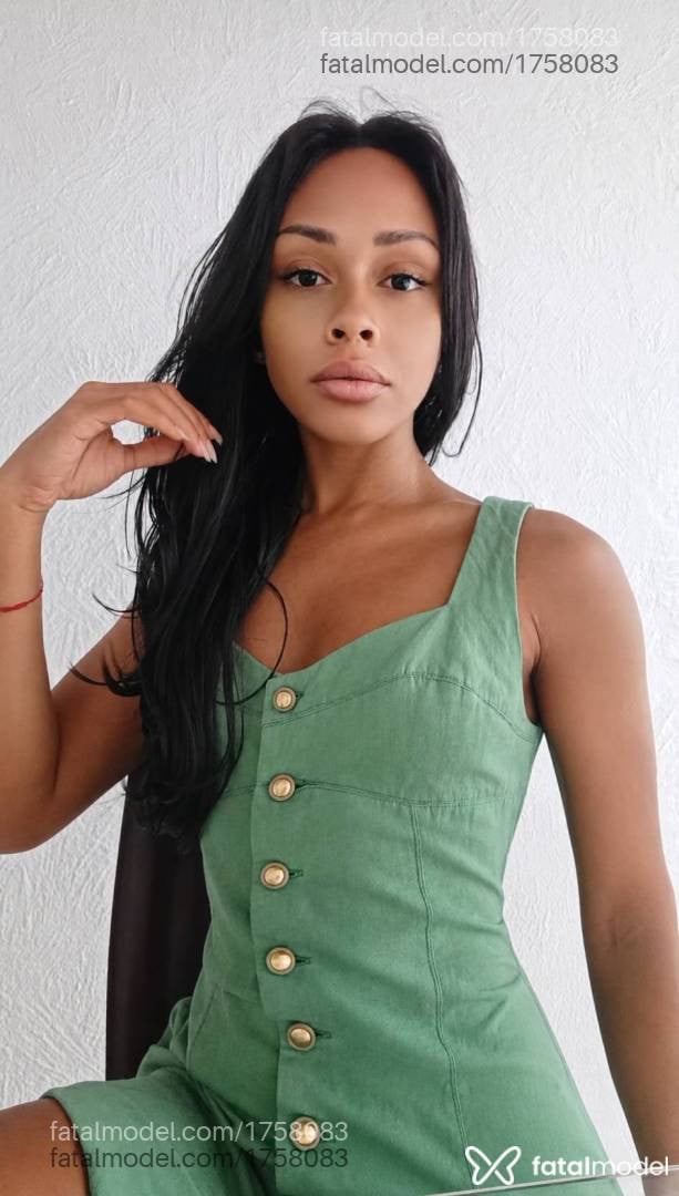 Acompanhante mulher com cabelo castanho de olhos castanhos em Recife - Raíra Berillo