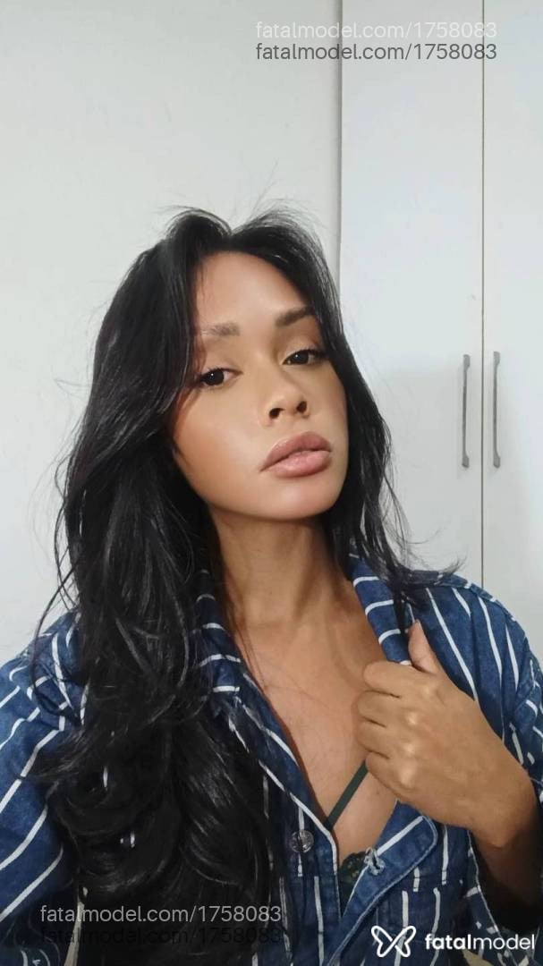 Acompanhante mulher com cabelo castanho de olhos castanhos em Recife - Raíra Berillo