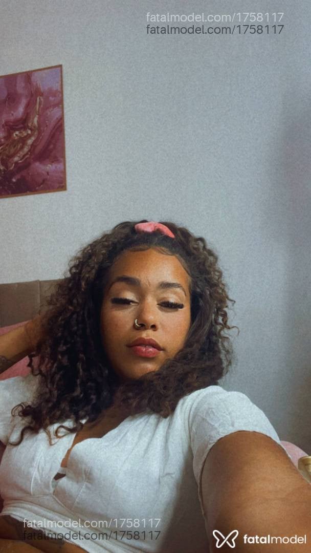 Acompanhante mulher com cabelo castanho de olhos castanhos - July