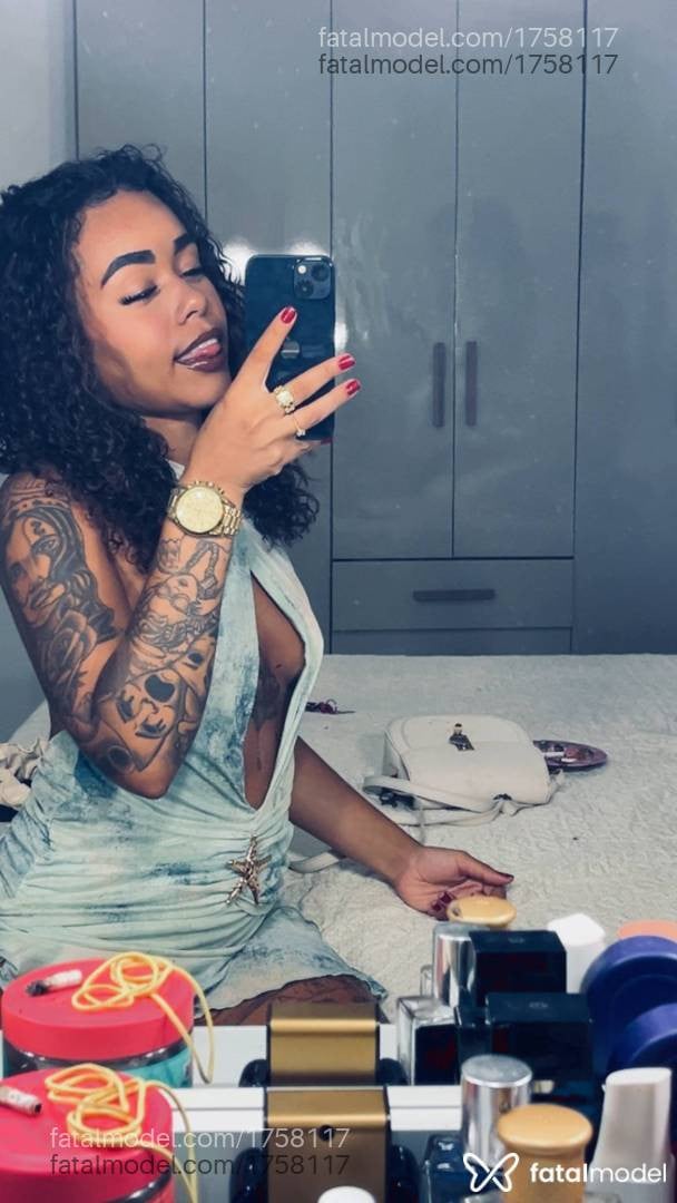 Acompanhante mulher com cabelo castanho de olhos castanhos em Valença - July