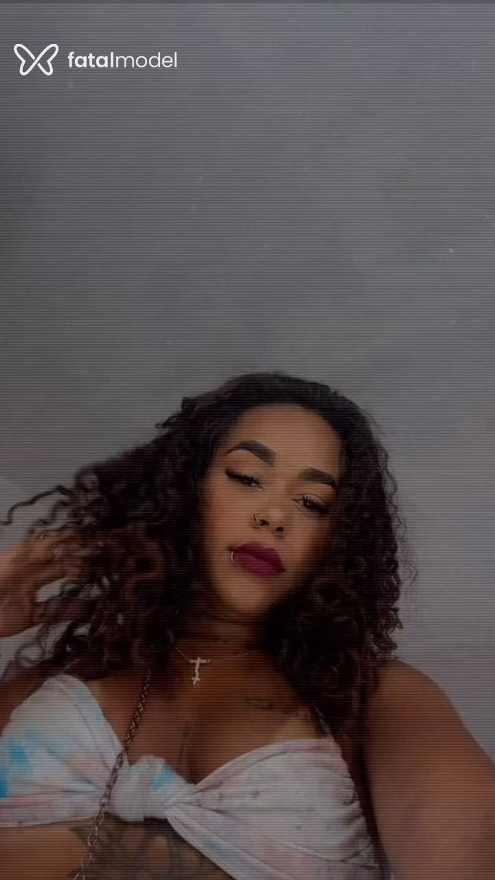 Acompanhante mulher com cabelo castanho de olhos castanhos - July Acompanhante mulher com cabelo castanho de olhos castanhos - July
