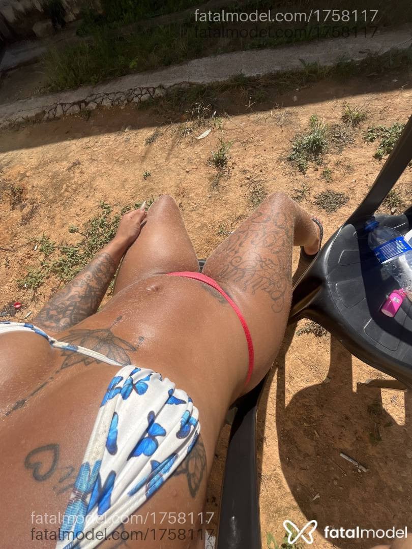 Acompanhante mulher com cabelo castanho de olhos castanhos em Valença - July
