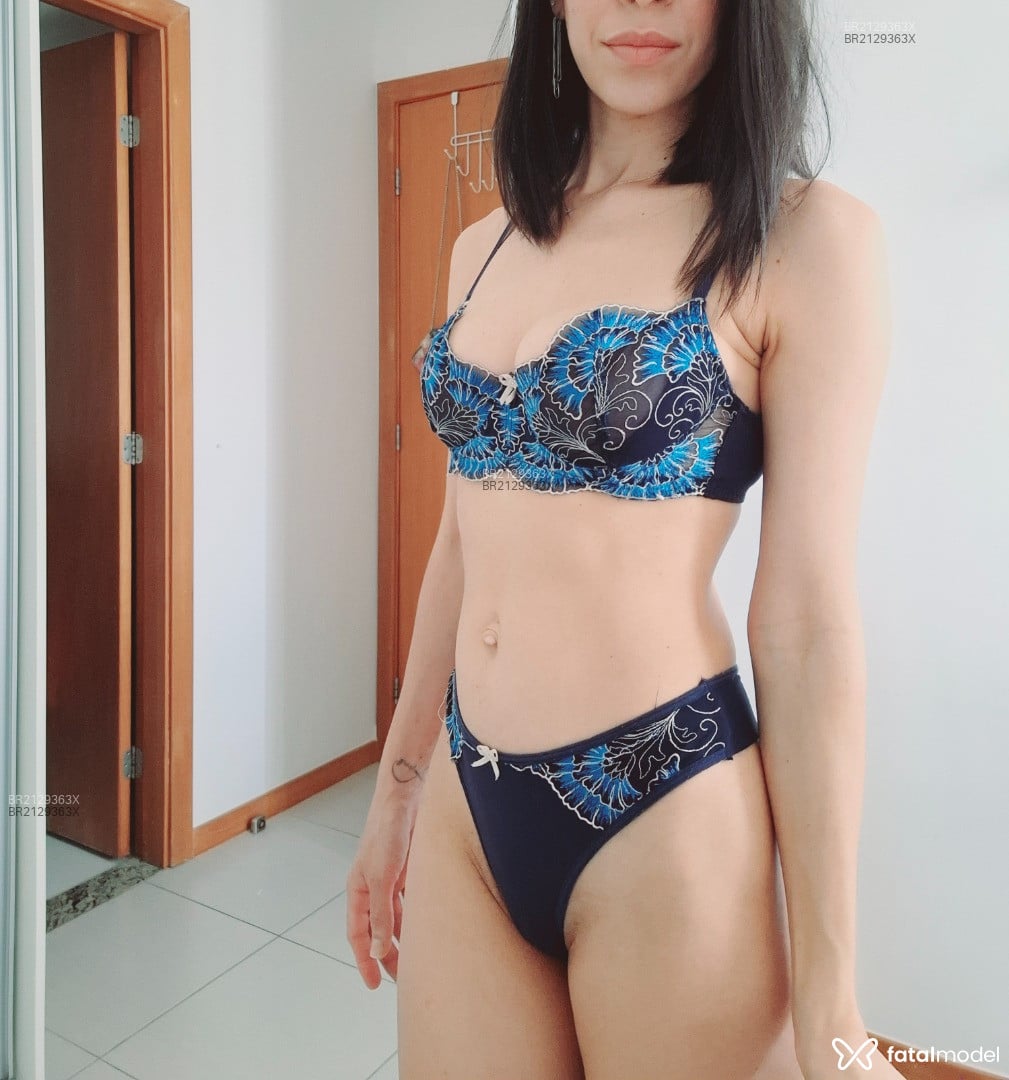Acompanhante mulher com cabelo castanho de olhos castanhos em Salvador Acompanhante mulher com cabelo castanho de olhos castanhos em Salvador - Lívia Monteiro