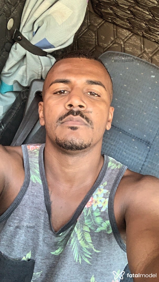 Acompanhante homem com cabelo castanho de olhos castanhos em Uberlândia - Santiago