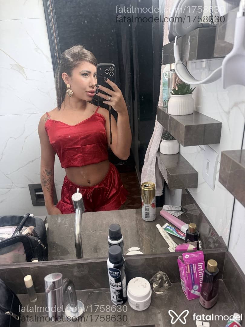 Acompanhante mulher com cabelo castanho de olhos mel - Nicolly Nakamura