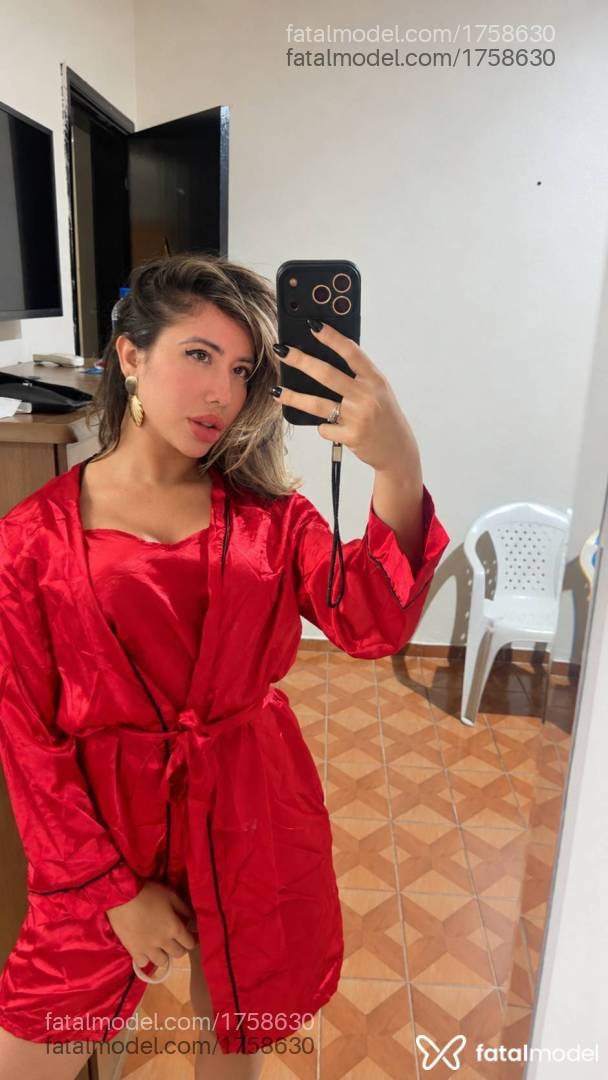 Acompanhante mulher com cabelo castanho de olhos mel - Nicolly Nakamura