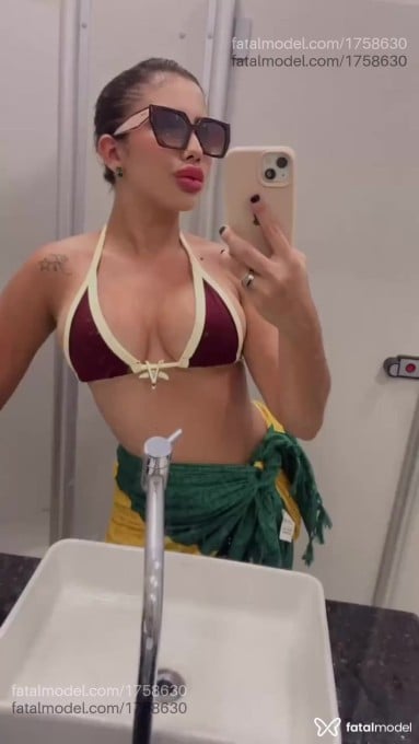 Acompanhante mulher com cabelo castanho de olhos mel em Angra dos Reis - Nicolly Nakamura