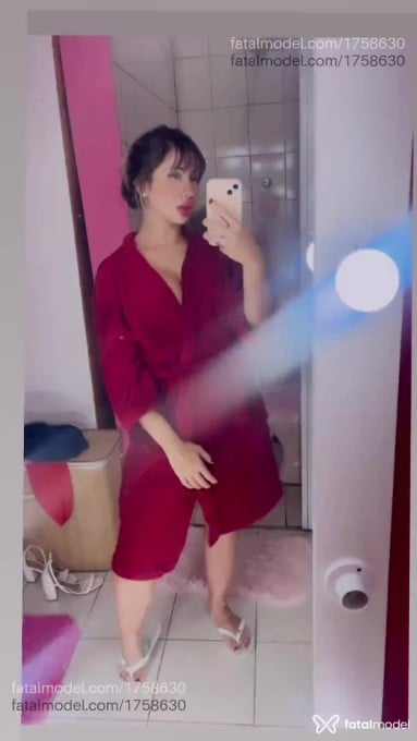 Acompanhante mulher com cabelo castanho de olhos mel em Angra dos Reis - Nicolly Nakamura
