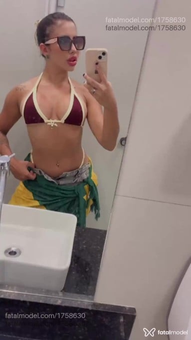 Acompanhante mulher com cabelo castanho de olhos mel em Angra dos Reis - Nicolly Nakamura