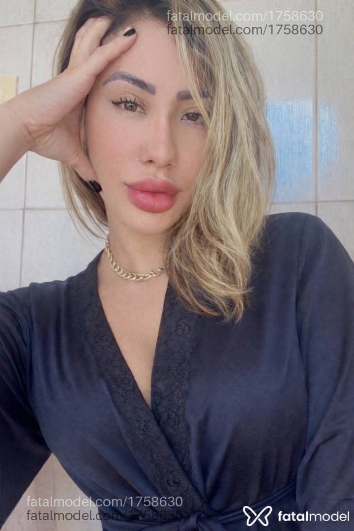 Acompanhante mulher com cabelo castanho de olhos mel em Angra dos Reis - Nicolly Nakamura