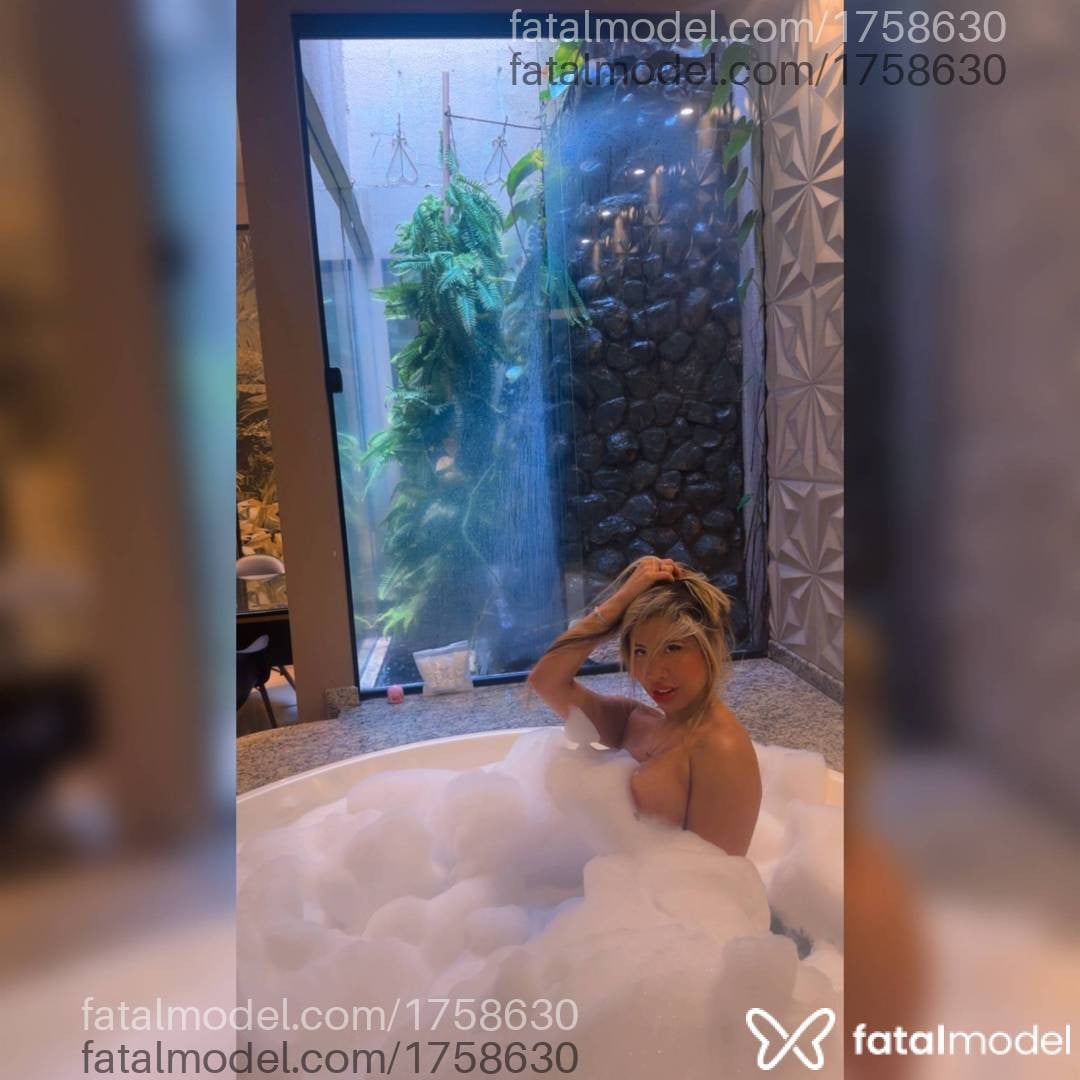 Acompanhante mulher com cabelo castanho de olhos mel em Angra dos Reis - Nicolly Nakamura