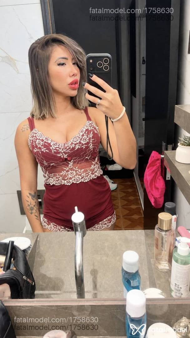 Acompanhante mulher com cabelo castanho de olhos mel - Nicolly Nakamura
