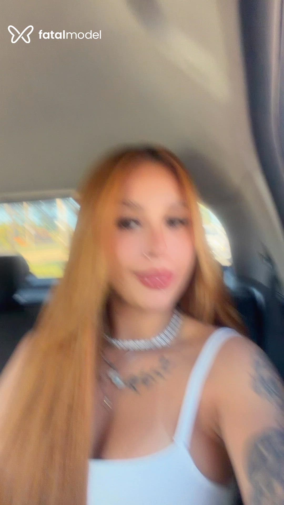 Acompanhante mulher ruiva (o) de olhos castanhos - Alice