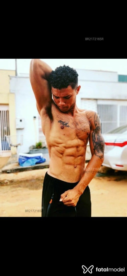 Acompanhante homem com cabelo castanho de olhos castanhos em São Luís - áries