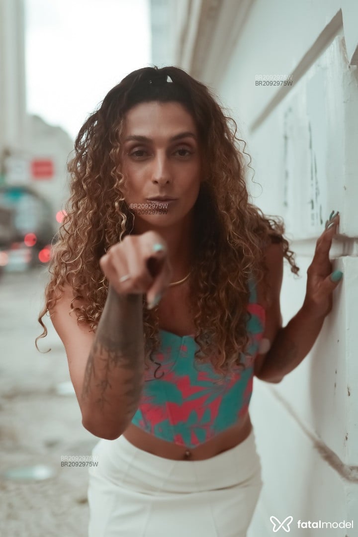 Acompanhante mulher trans com cabelo castanho de olhos castanhos em Araucária - Natalia