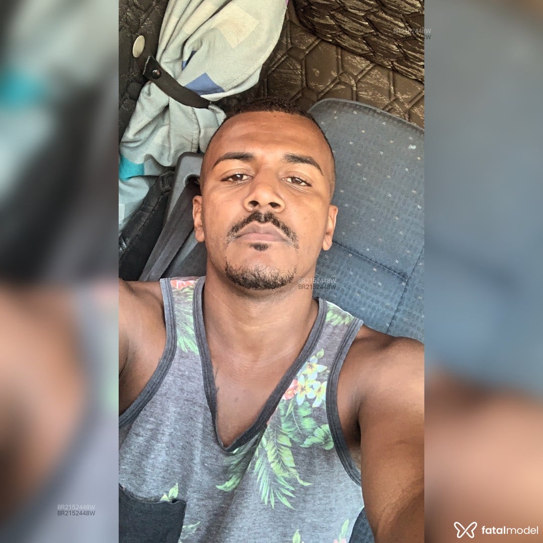 Acompanhante homem com cabelo castanho de olhos castanhos em Uberlândia - Santiago