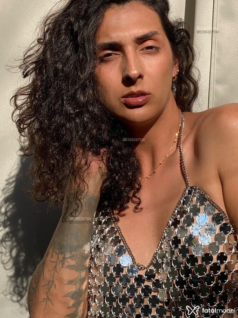 Acompanhante mulher trans com cabelo castanho de olhos castanhos em Araucária - Natalia