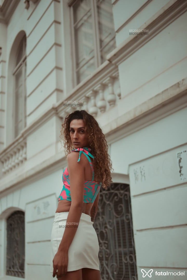 Acompanhante mulher trans com cabelo castanho de olhos castanhos em Araucária - Natalia