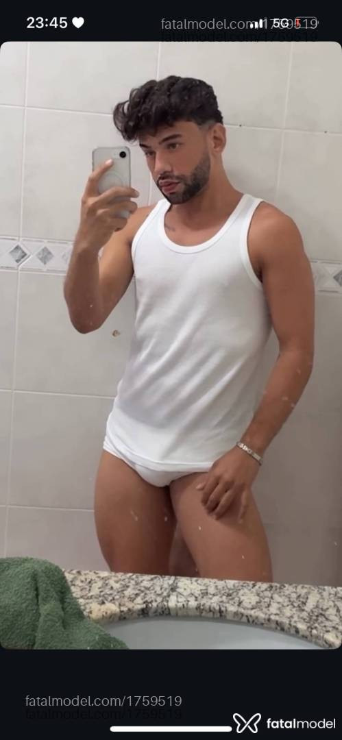 Acompanhante homem com cabelo castanho de olhos verdes em Piracicaba Acompanhante homem com cabelo castanho de olhos verdes em Piracicaba - Arthur