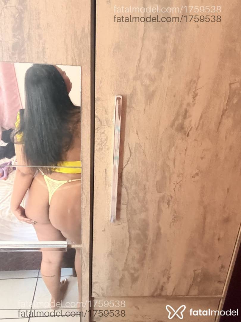 Acompanhante mulher morena (o) de olhos castanhos - Morena