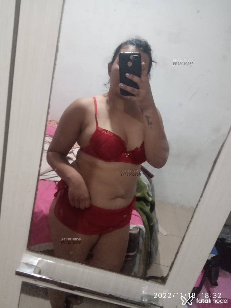Acompanhante mulher com cabelo castanho de olhos castanhos em São José dos Pinhais Acompanhante mulher com cabelo castanho de olhos castanhos em São José dos Pinhais - Bianca Domingues