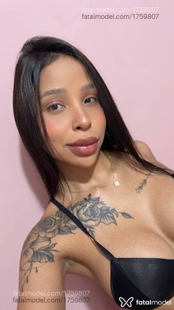 Acompanhante mulher com cabelo castanho de olhos castanhos - Maitê