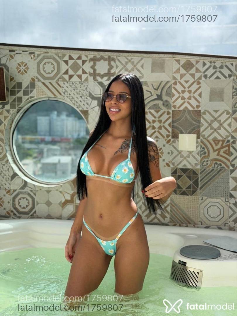 Acompanhante mulher com cabelo castanho de olhos castanhos - Maitê