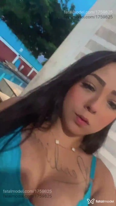 Acompanhante mulher loira (o) de olhos verdes - Lolla Buarque