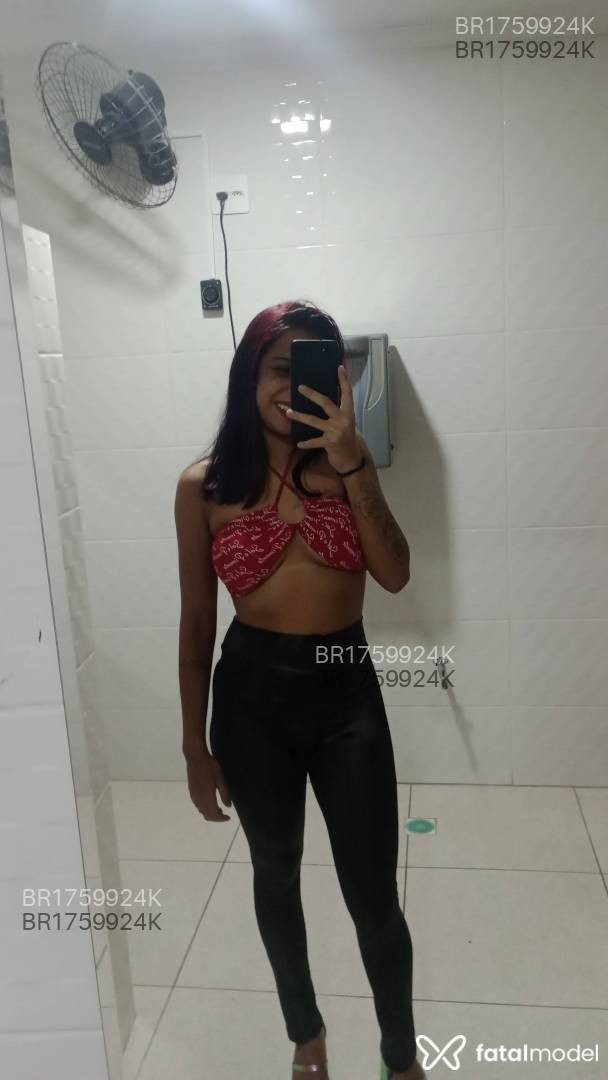 Acompanhante mulher ruiva (o) de olhos castanhos em Virtual - Agata cristhian