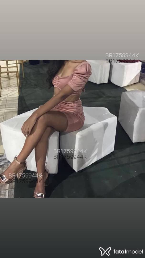 Acompanhante mulher morena (o) de olhos pretos em São Paulo - Mirella Gomes