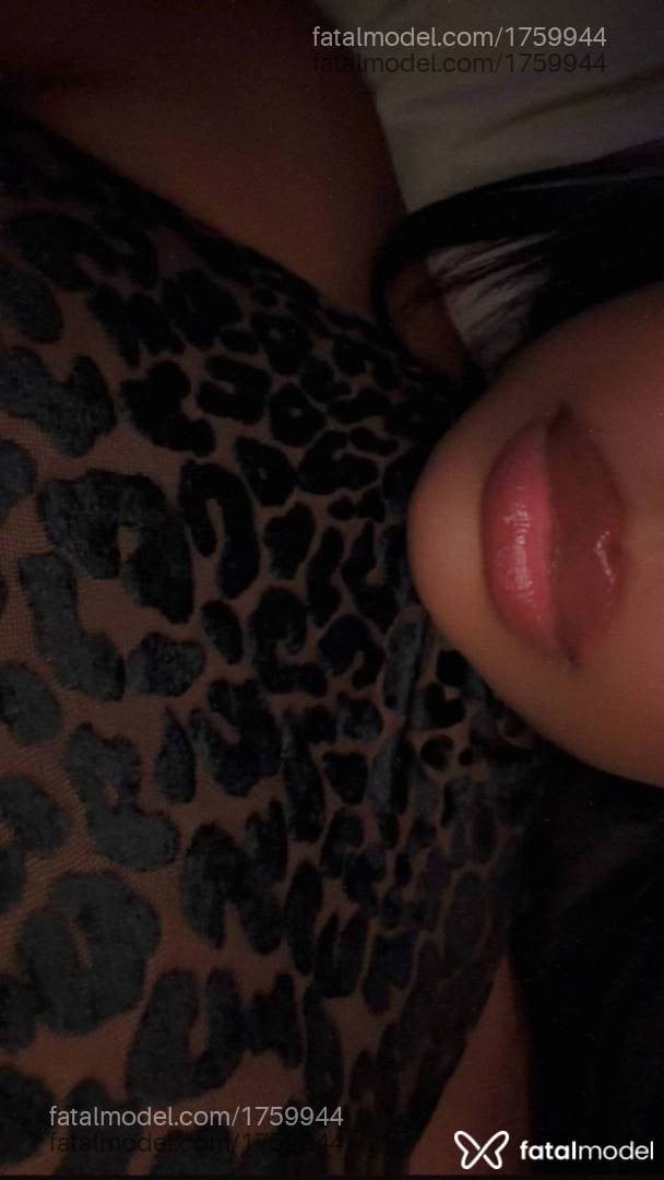 Acompanhante mulher morena (o) de olhos pretos - Mirella Gomes