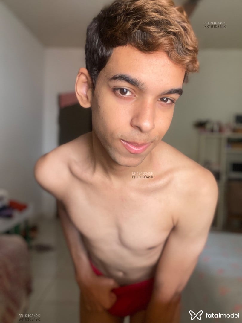 Acompanhante homem com cabelo colorido de olhos castanhos em Campo Grande - Julían