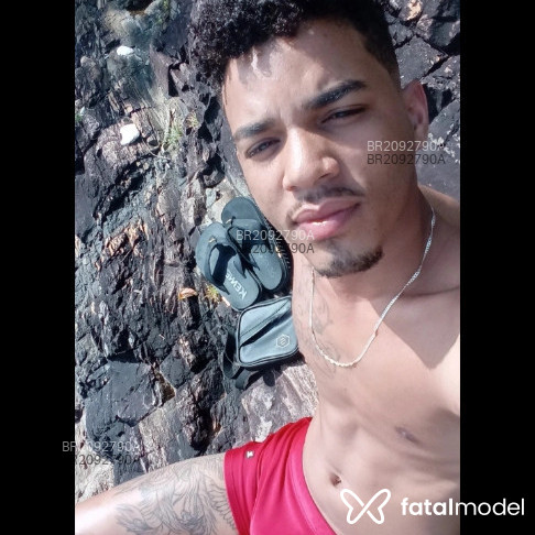 Acompanhante homem morena (o) de olhos castanhos - Feiticeiro Acompanhante homem morena (o) de olhos castanhos - Feiticeiro