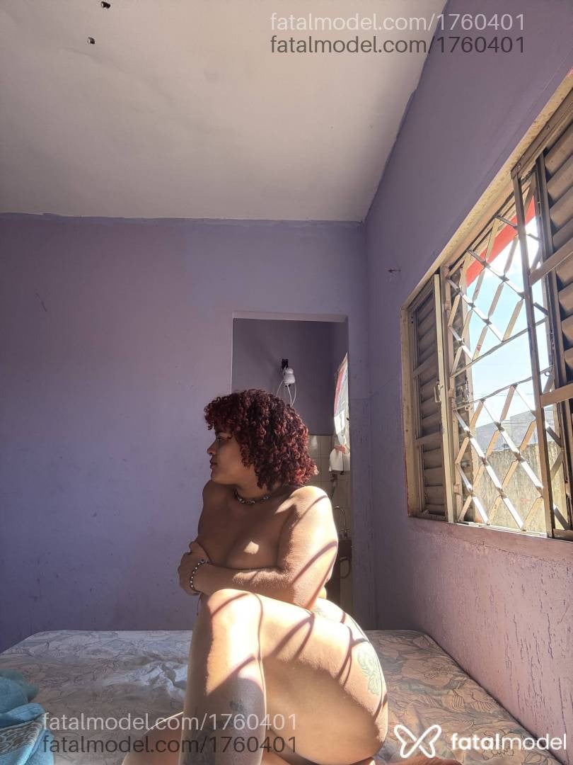 Acompanhante mulher com cabelo castanho de olhos castanhos em Araxá - Fernanda