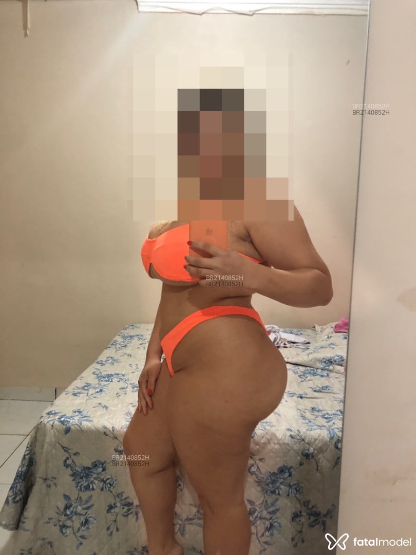 Acompanhante mulher loira (o) de olhos pretos - Yara Valentína