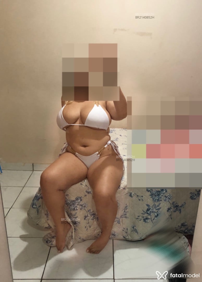 Acompanhante mulher loira (o) de olhos pretos - Yara Valentína