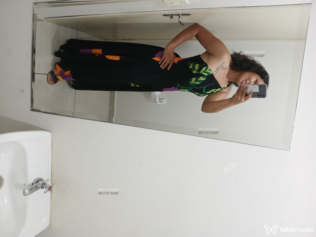 Acompanhante mulher morena (o) de olhos castanhos em Salto - Maria
