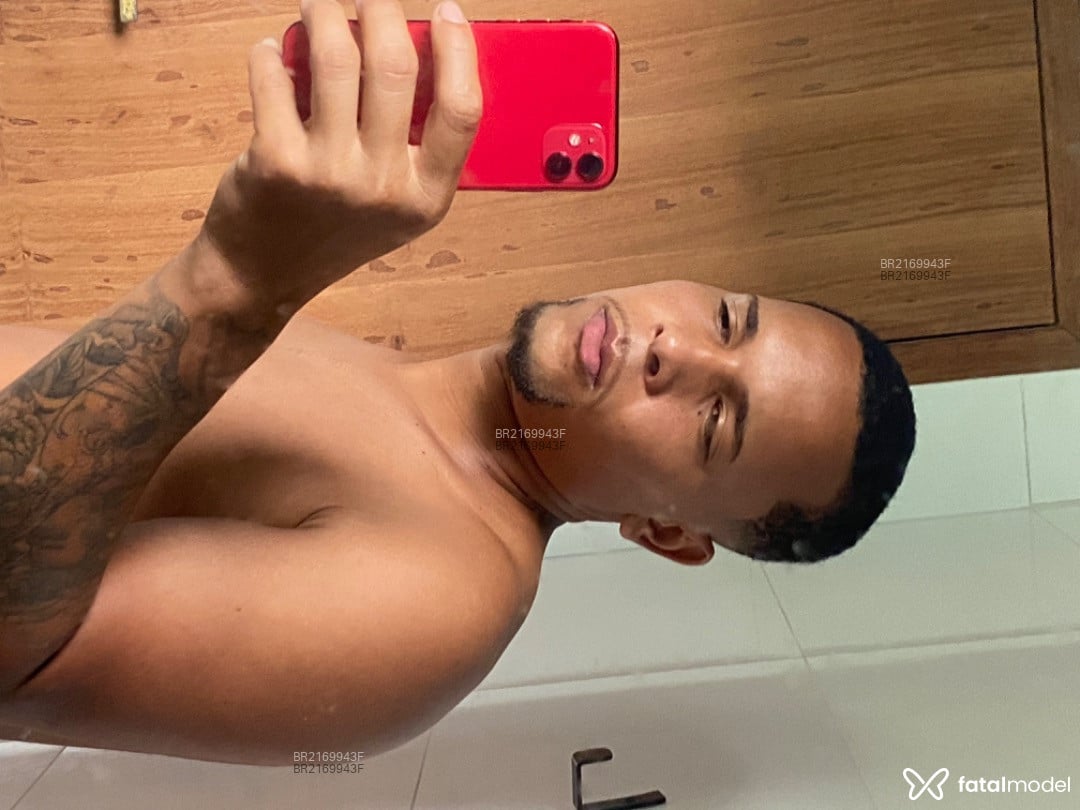 Acompanhante homem morena (o) de olhos castanhos em Macaé - Thiago