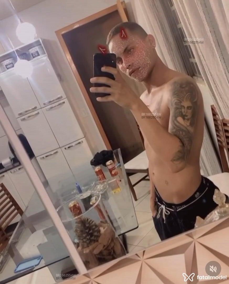 Acompanhante homem com cabelo castanho de olhos mel - Henrique Hernandez Acompanhante homem com cabelo castanho de olhos mel - Henrique Hernandez