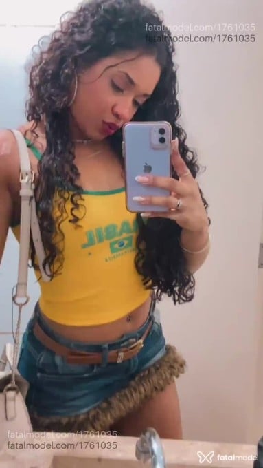 Acompanhante mulher com cabelo castanho de olhos castanhos em Uberaba Acompanhante mulher com cabelo castanho de olhos castanhos em Uberaba - Moaninha