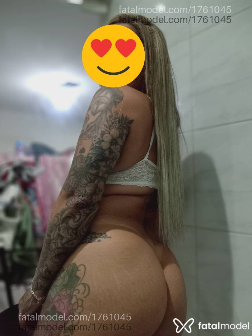 Acompanhante mulher loira (o) de olhos castanhos - Melissa