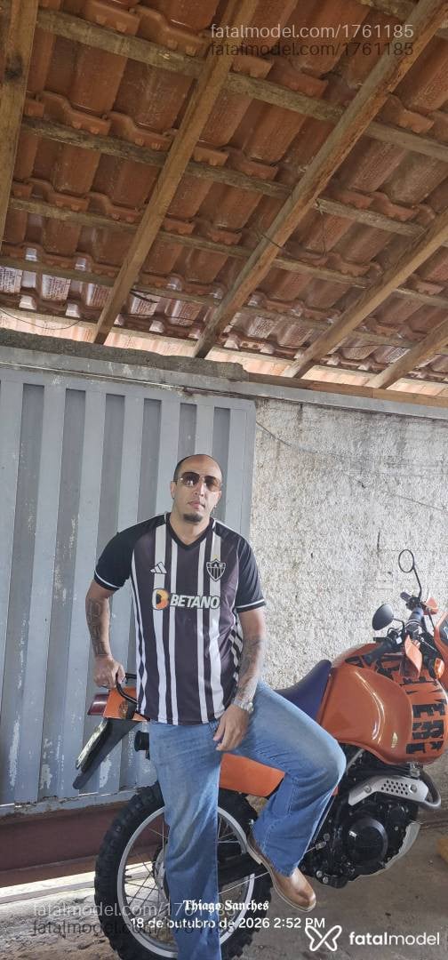Acompanhante homem morena (o) de olhos castanhos - Thiago Sanches