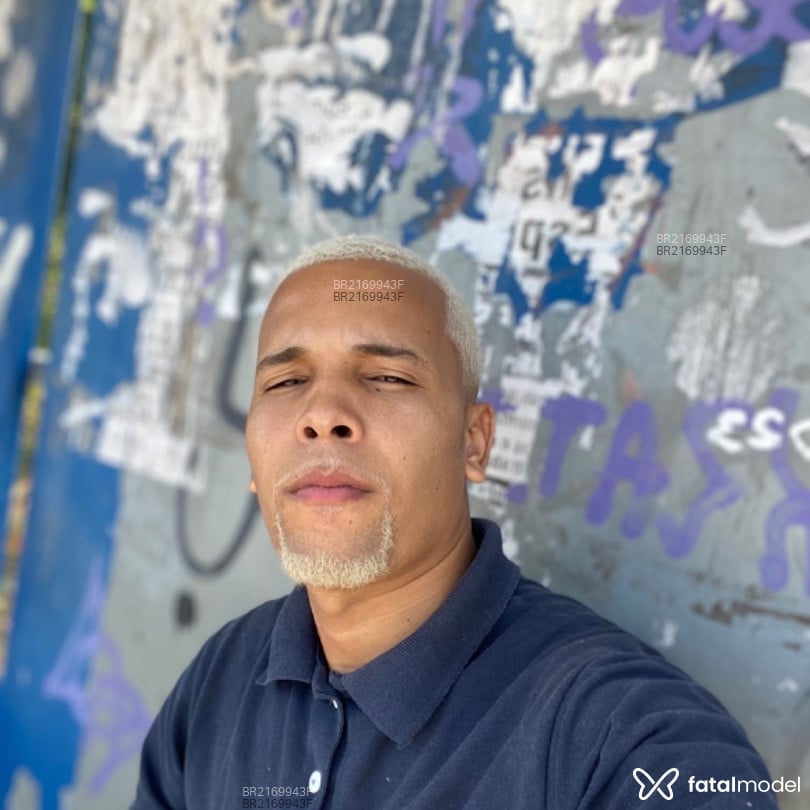 Acompanhante homem morena (o) de olhos castanhos em Macaé - Thiago
